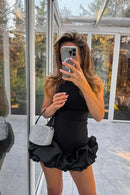 Vestido Curto Sem Manga Com Babados Em Cetim Preto