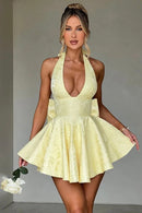 Vestido Curto Rodado Decote V Com Laço Amarelo