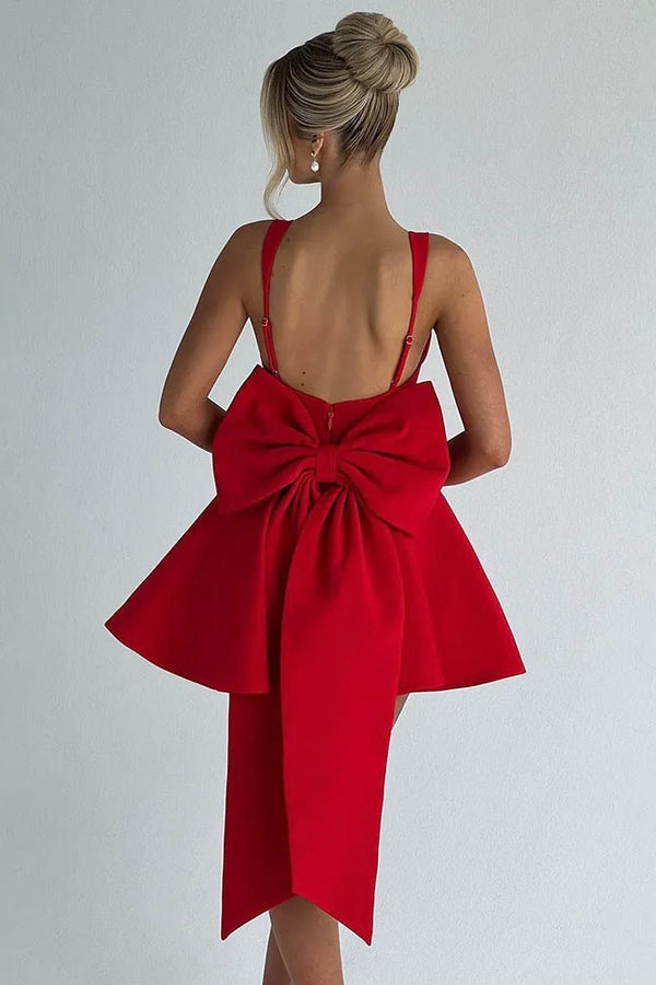 Vestido Curto Rodado Com Laço Vermelho