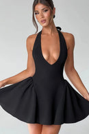 Vestido Curto Estruturado Decote V Preto