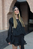 Vestido Curto Todo em Cetim Manga Longa Preto