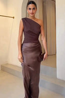 Vestido Longo Em Cetim Um Ombro Só Drapeado Marrom