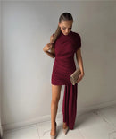 Vestido Curto Assimétrico Com Calda Frontal Vinho