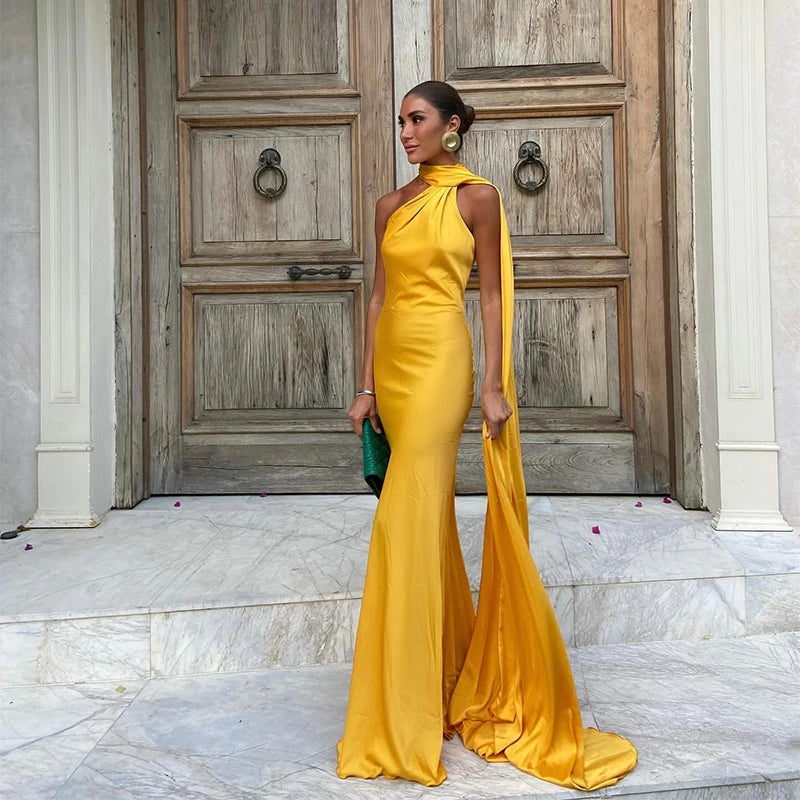 Vestido Longo Cetim Um Ombro Só Com Amarração No Pescoço Amarelo