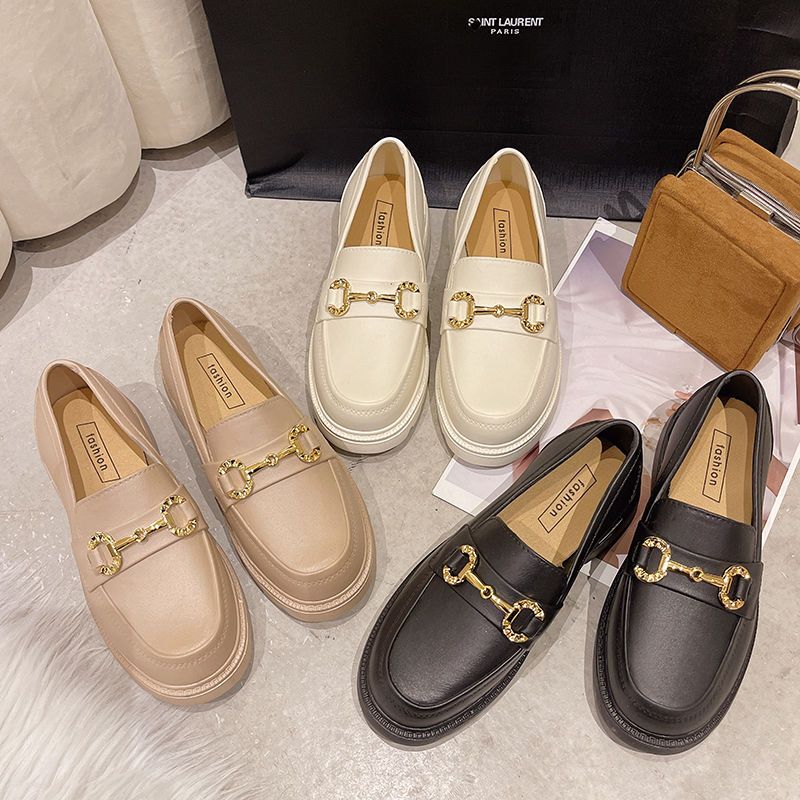 Mocassim Chunky Com Corrente De Metal