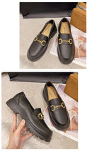 Mocassim Chunky Com Corrente De Metal