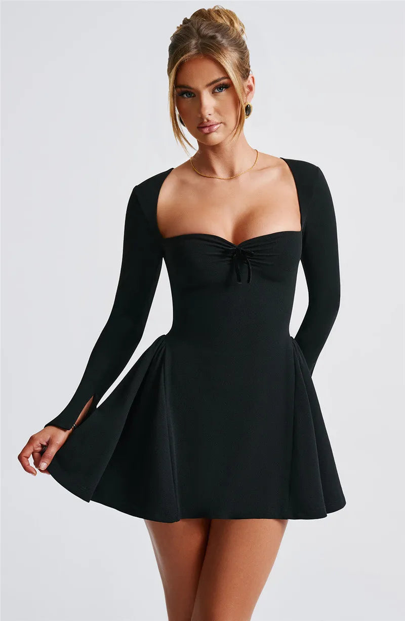 Vestido Curto Rodado Manga Longa Preto