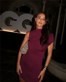 Vestido Curto Assimétrico Com Calda Frontal Vinho