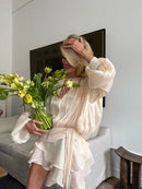 Vestido Curto Todo em Cetim Manga Longa Preto