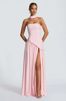Vestido Longo Assimétrico Sobreposto Com Lenço Vermelho