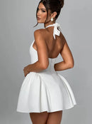 Vestido Curto Estruturado Decote V Preto