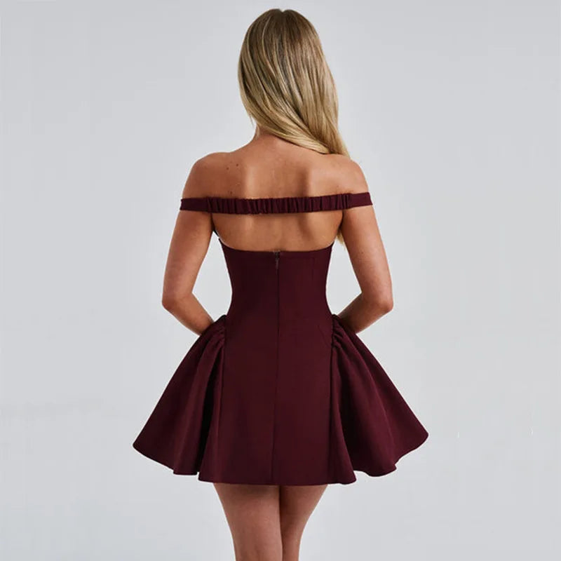 Vestido Curto Rodado Decote Ombro a Ombro Vinho