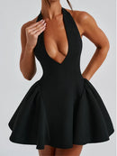 Vestido Curto Estruturado Decote V Preto