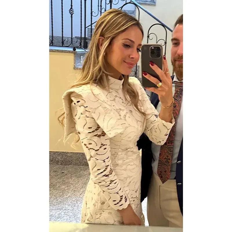 Vestido Longo Rendado Gola Halter Manga Longa Branco