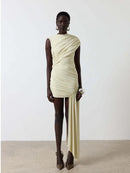 Vestido Curto Assimétrico Com Calda Frontal Vinho