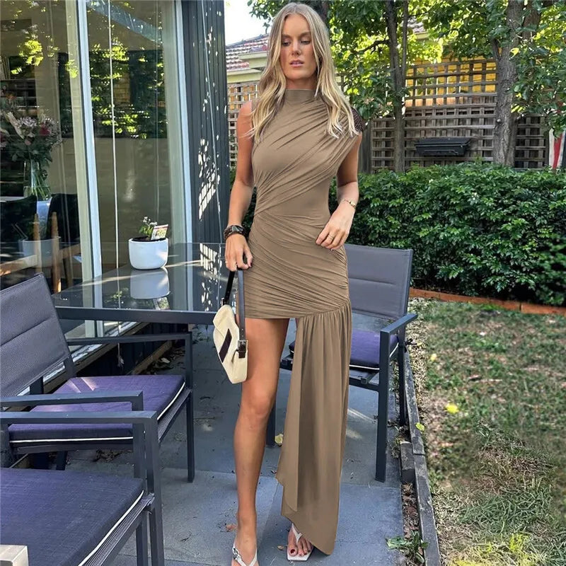 Vestido Curto Assimétrico Com Calda Frontal Vinho