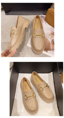 Mocassim Chunky Com Corrente De Metal