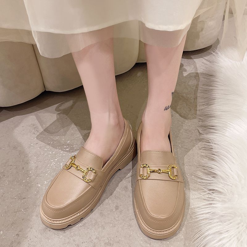 Mocassim Chunky Com Corrente De Metal