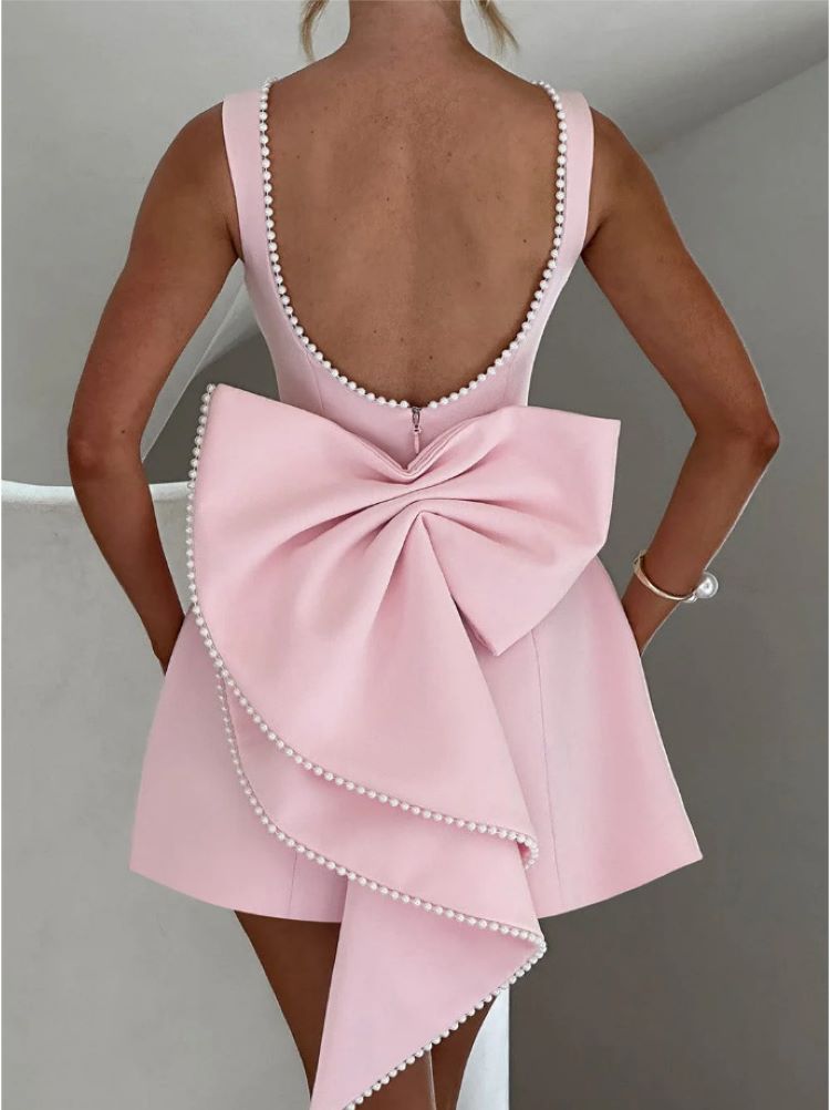 Vestido Curto Alfaiataria com Laço e Pérolas