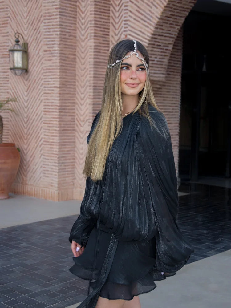 Vestido Curto Todo em Cetim Manga Longa Preto