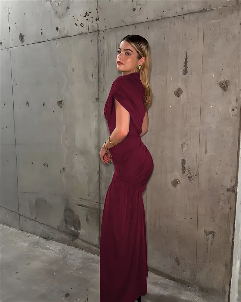 Vestido Curto Assimétrico Com Calda Frontal Vinho