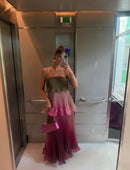 Vestido Longo Plissado Multicolorido Com Babados em Camadas