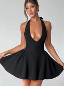 Vestido Curto Estruturado Decote V Preto