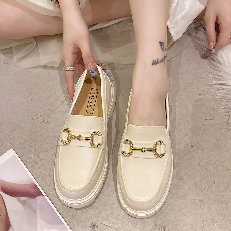 Mocassim Chunky Com Corrente De Metal