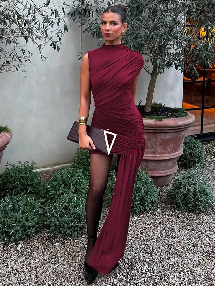 Vestido Curto Assimétrico Com Calda Frontal Vinho