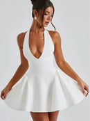 Vestido Curto Estruturado Decote V Preto