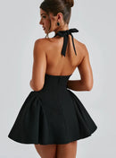 Vestido Curto Estruturado Decote V Preto