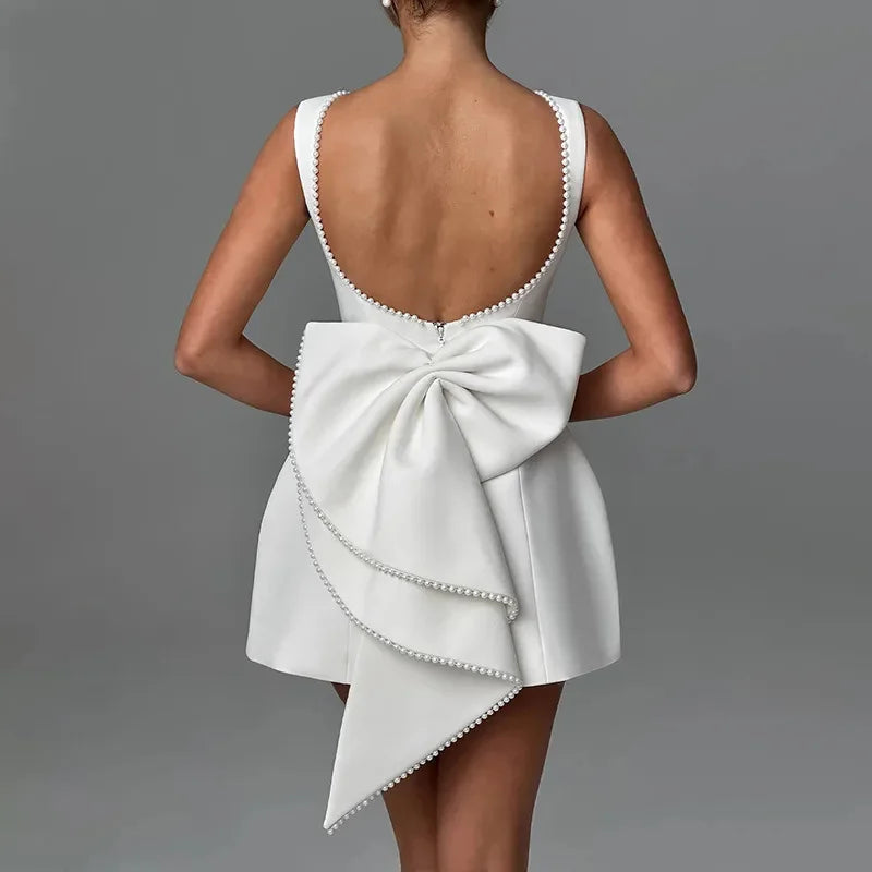 Vestido Curto Alfaiataria com Laço e Pérolas