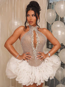 Vestido Curto Gola Halter Todo em Pedrarias com Babados