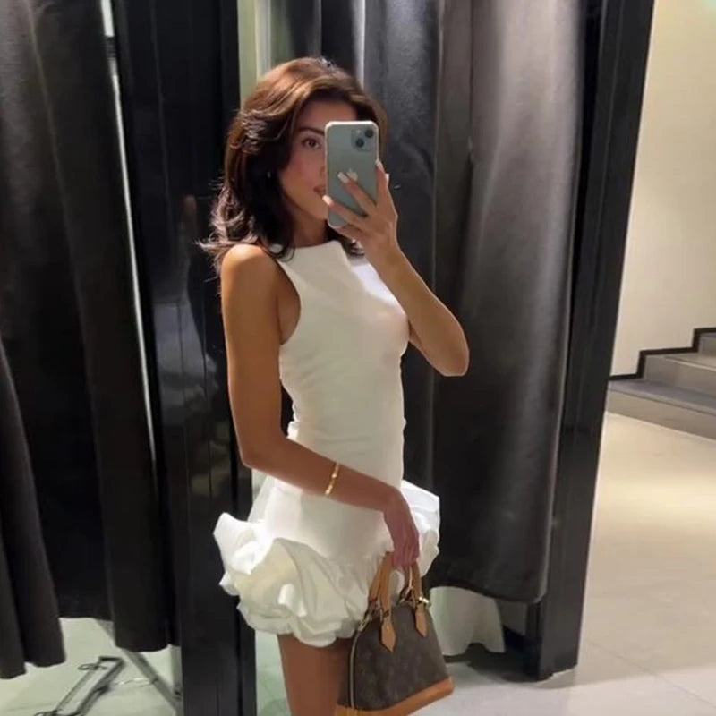 Vestido Curto Sem Manga Com Babados Em Cetim Preto