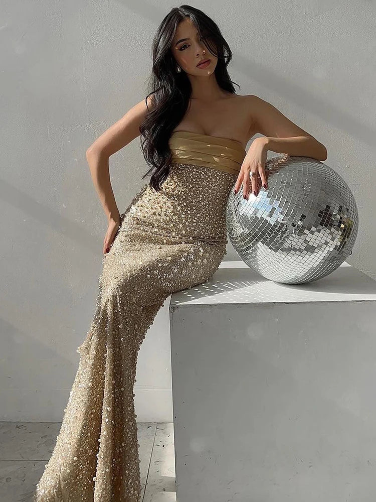 Vestido Longo Tomara Que Caia Com Perolas e Paetês Dourado