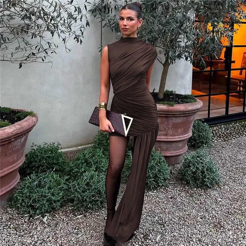 Vestido Curto Assimétrico Com Calda Frontal Vinho