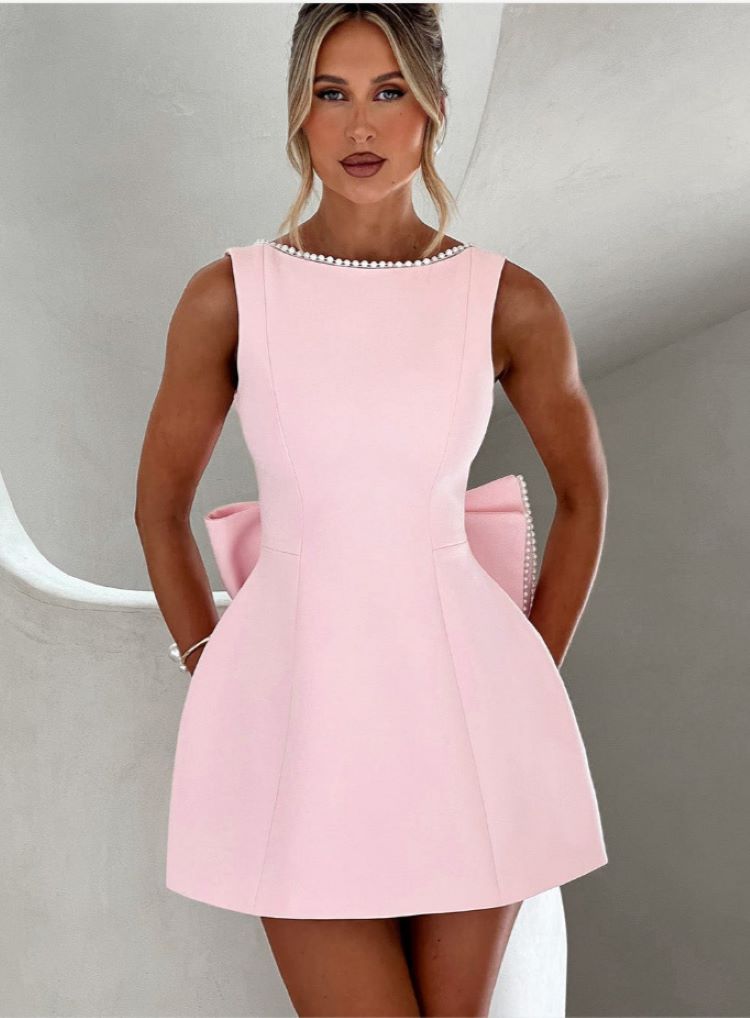 Vestido Curto Alfaiataria com Laço e Pérolas