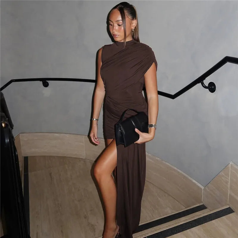 Vestido Curto Assimétrico Com Calda Frontal Vinho